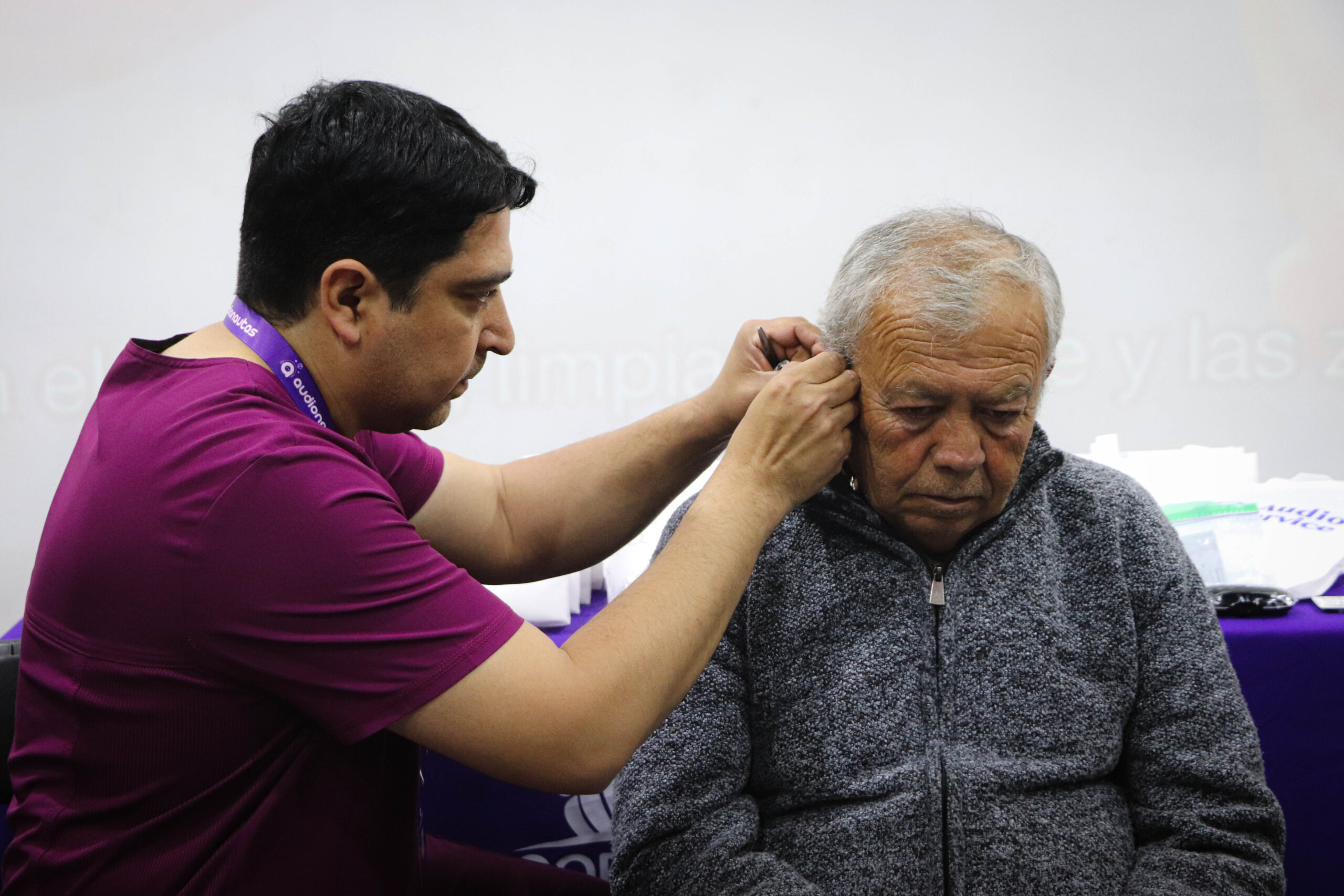 ENTREGA DE AUDÍFONOS: MEJORANDO LA SALUD EN CONCHALÍ