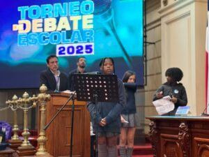 IMPRESIONANTE FINAL DEL TORNEO DE DEBATE ESCOLAR 2025